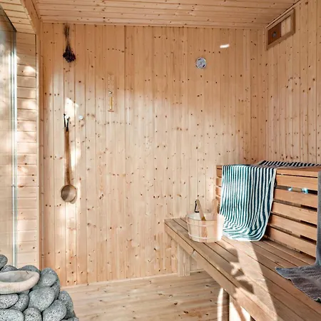 In With Sauna